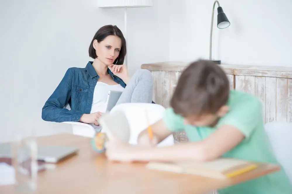 Cómo son los padres emocionalmente dependientes